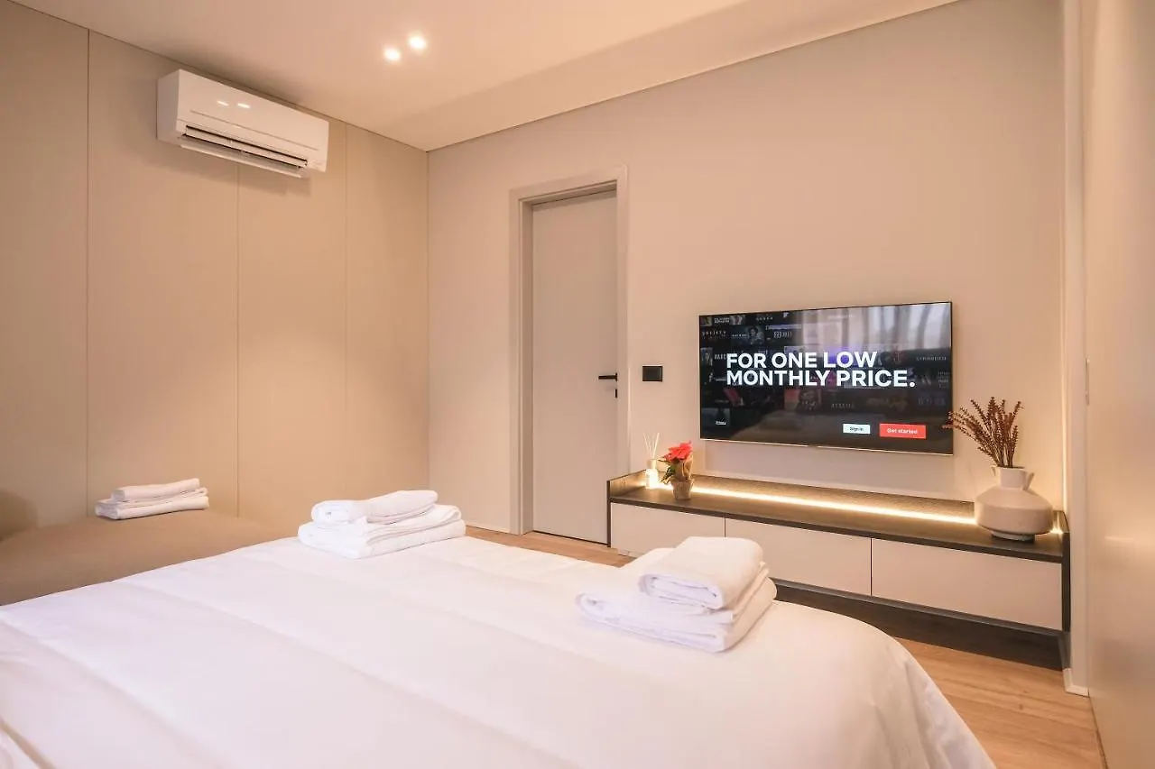 Two Steps Apartments تيرانا