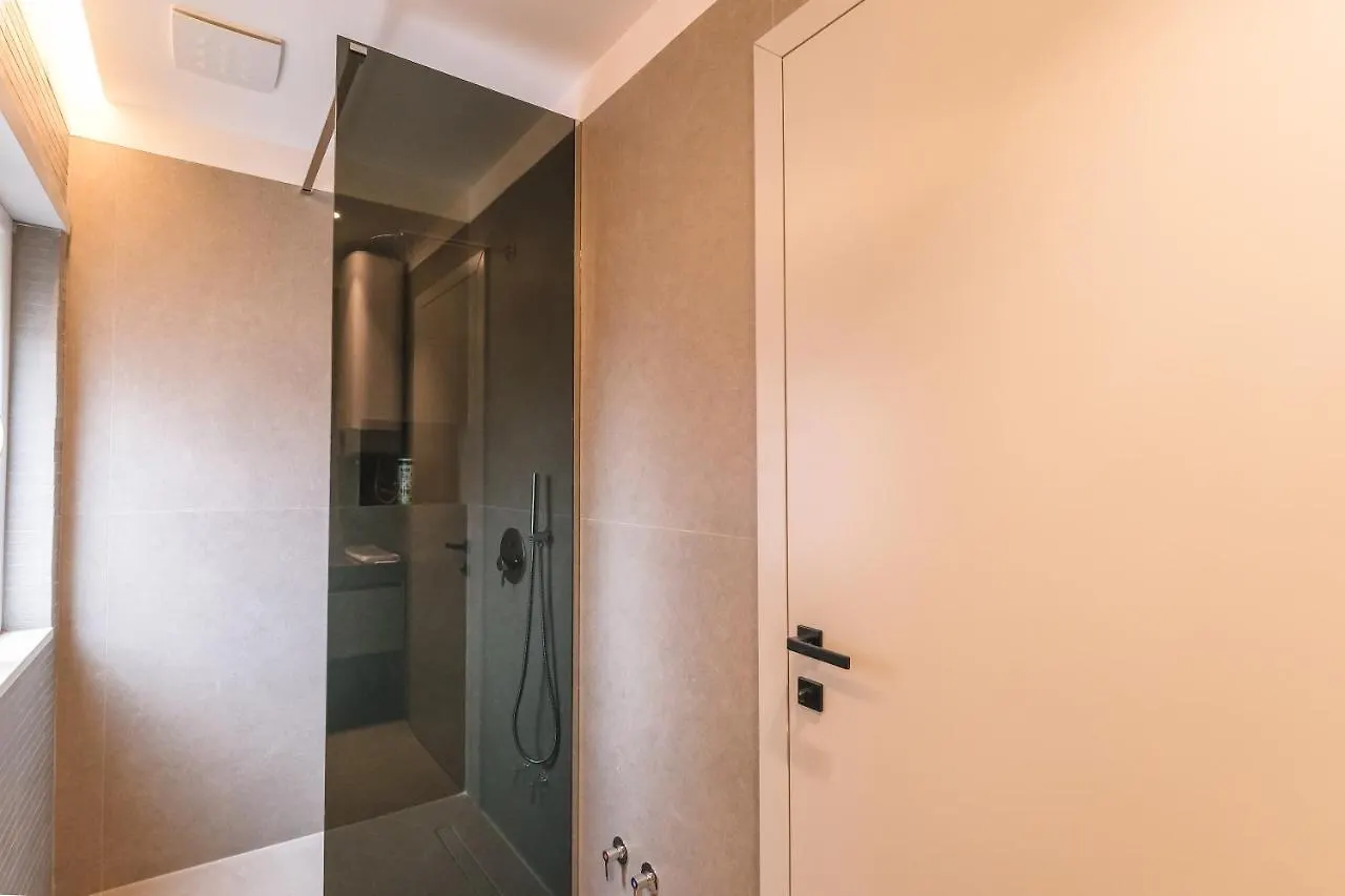 Two Steps Apartments تيرانا