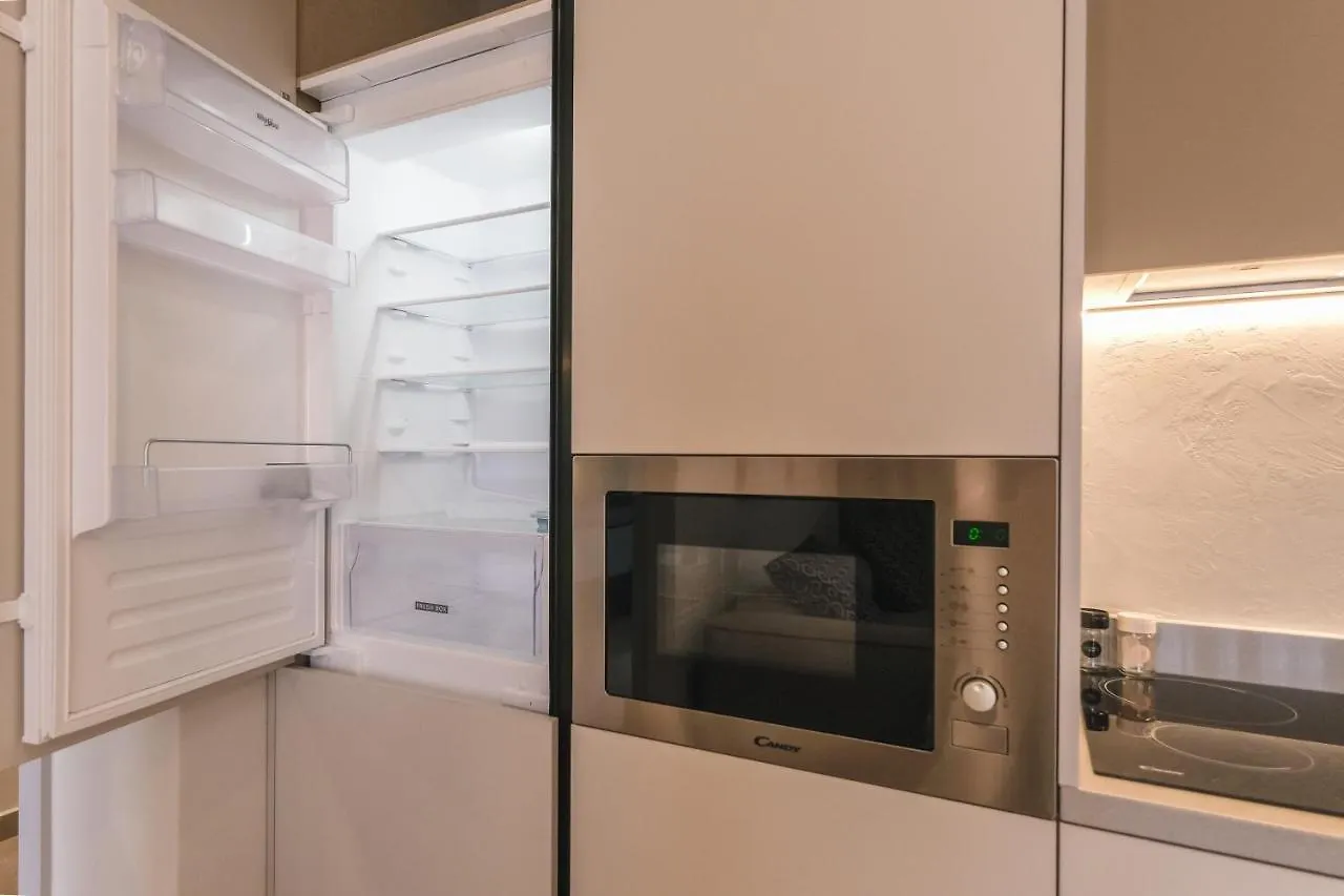 Two Steps Apartments تيرانا