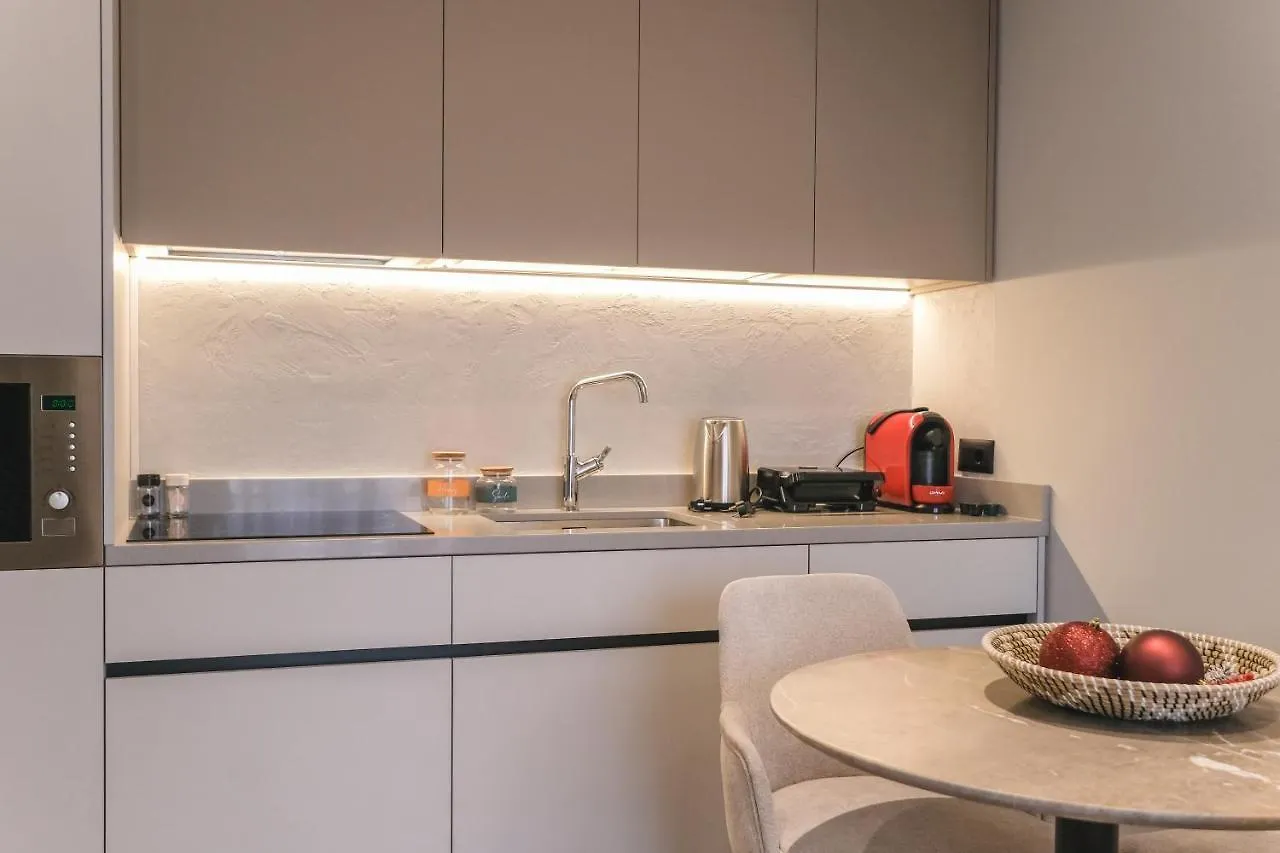 Two Steps Apartments تيرانا