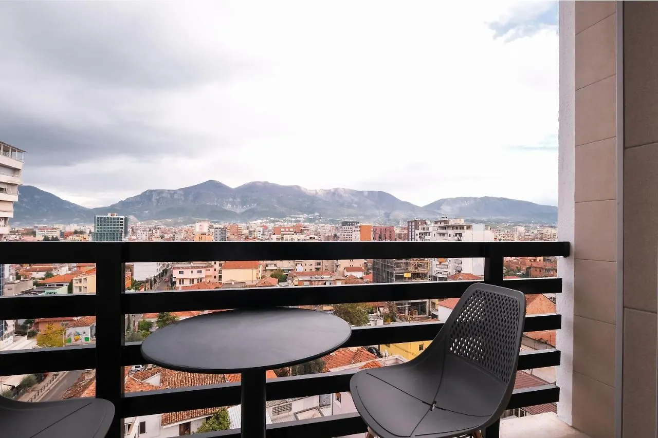 Two Steps Apartments تيرانا