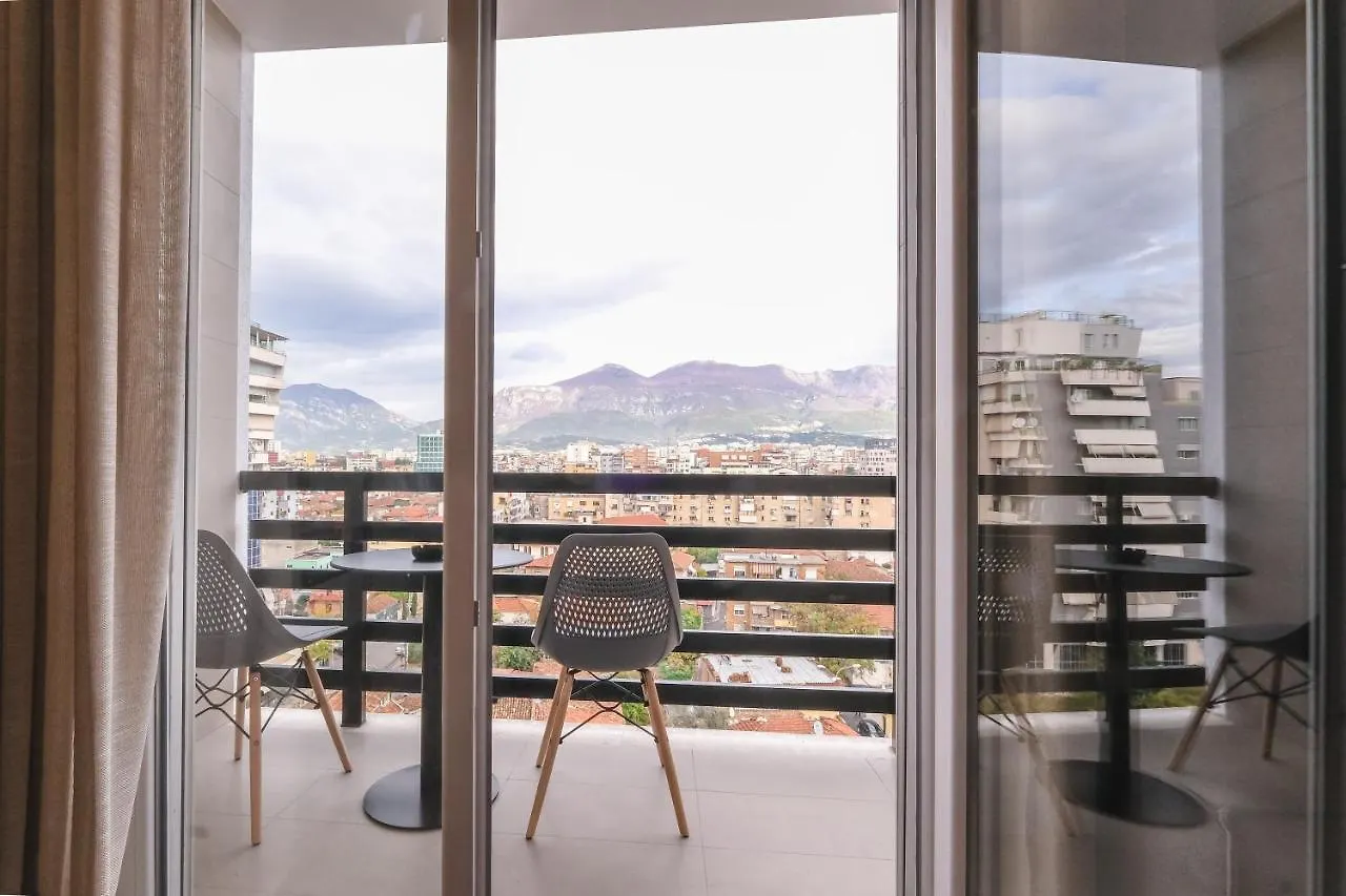 Two Steps Apartments تيرانا