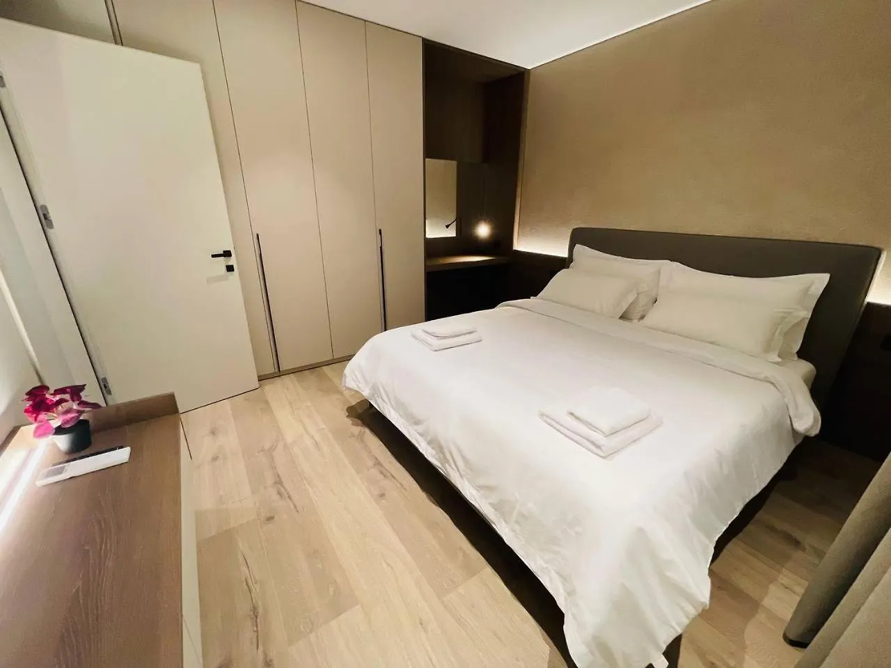 Two Steps Apartments تيرانا